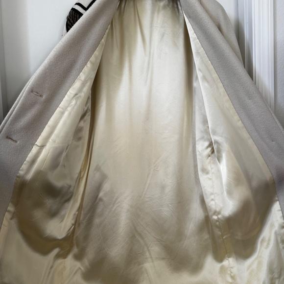 Coat - Picture 2 of 4